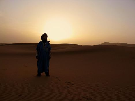 napfelkelte a marokkói sivatagban