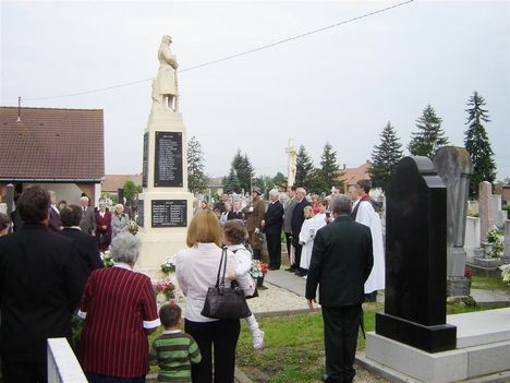 megemlékezés a hősök napján Szováton