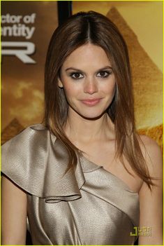 rachel-bilson-jumper-premiere-08