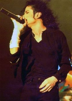 MJ-michael-jackson-12022671-356-500