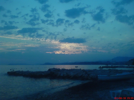 Split tengerpartja hajnalban