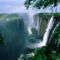 A_Zambia_és_Zimbabwe_határán_fekvő_1708_méter_széles_vízzuhatag,_a__Föld_legszélesebb_vízesése_(eredeti_neve_mennydörgő_füst)