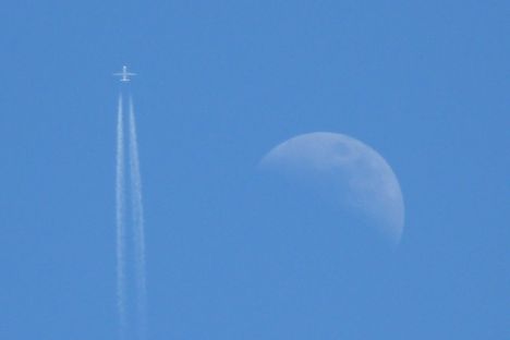 Hold és repülő