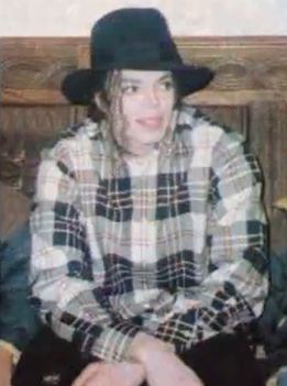 cute-and-sexy-Michael-33-michael-jackson-13303529-403-542
