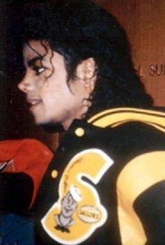 MICHAEL-JACKSON-michael-jackson-11938263-276-409