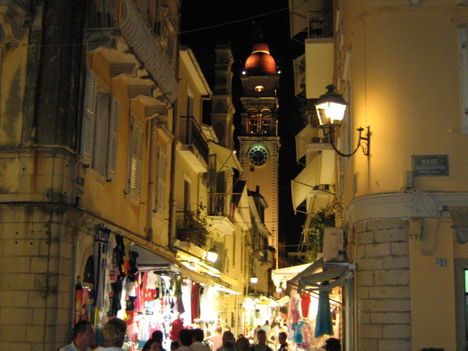 Éjszakai  élet Korfuvárosban, Korfu