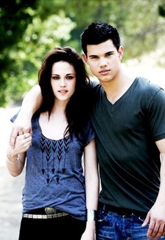 kristen-and-taylor-jacob-and-bella-11113214-270-393