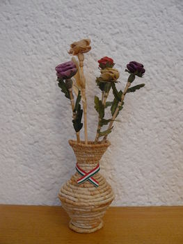 saját munka  7 váza rózsával