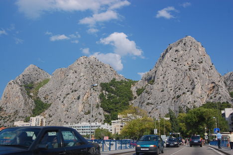 Cetina és a hegyek Omis-nál 2