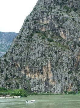 Cetina és a hegyek Omis-nál 7