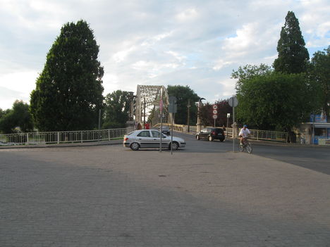 Győ. Révfalusi híd a Dunán