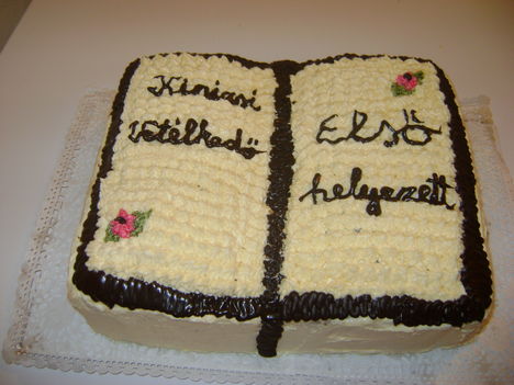 Könyv alakú torta