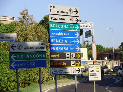 Olasz útjelző táblák