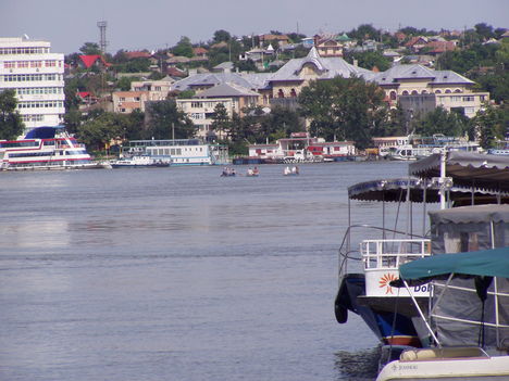 TULCEA  A DELTA KAPUJA - KIKÖTŐ