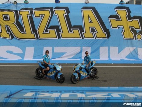 227081_Rizla+Suzuki+riders+Chris+Vermeulen+and+Loris+Capirossi-1280x960-jul11
