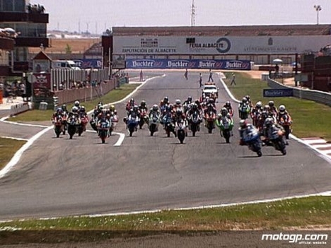 228561_125GP+race+start+at+the+fourth+round+of+the+Spanish+Championship+in+Albacete-800x600-jul28