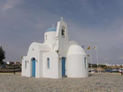 A protaraszi halászhajó kikötőjének kápolnája