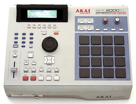 AKAI MPC-2000 sampler