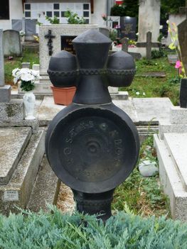 Rostás Gábor tanító síremléke