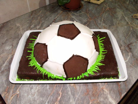 Első focilabda tortám