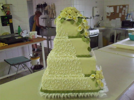 Kocka esküvői torta