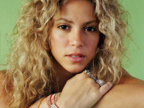Shakira Mebarak (40)