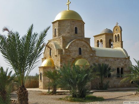 Jézus megkeresztelésének emlék temploma a Jordán folyónál