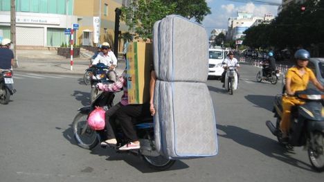 Vietnam:  matrac szállítás
