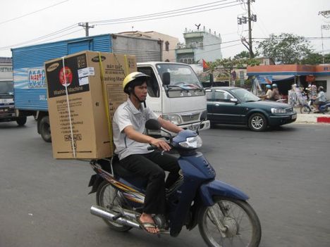 Vietnam:  mosógép szállítás