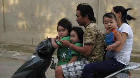 Vietnam:  motoron a család