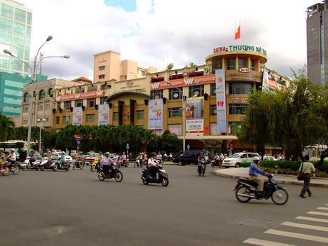 Vietnam:  motoros taxik :)