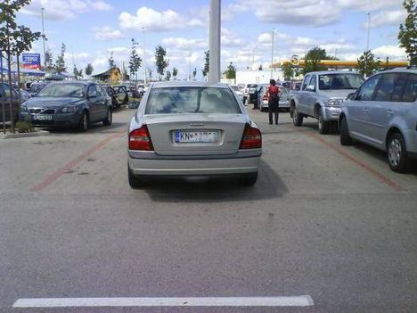 nemcsak a magyarok nem tudnak parkolni