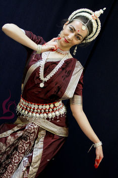 Indiai tánc smink 3 - Szundari Tánccsoport - www.indiaitanc.hu