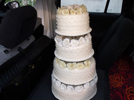 Gyöngyös esküvői torta1