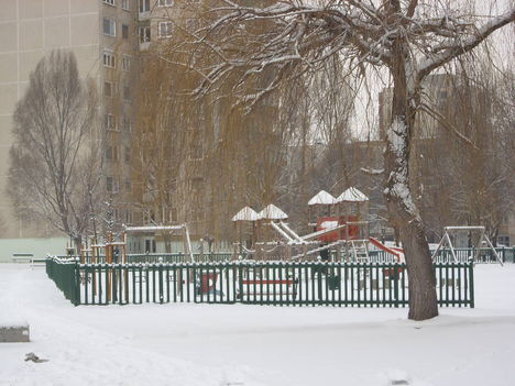 Játszótér a Jerevánon télen