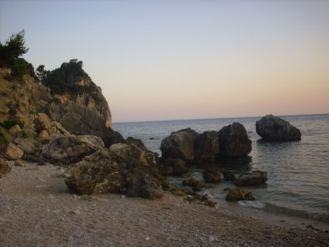 Parga sziklás strandja