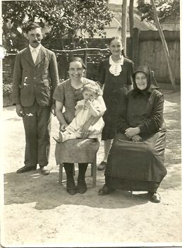 Dömötör József és családja