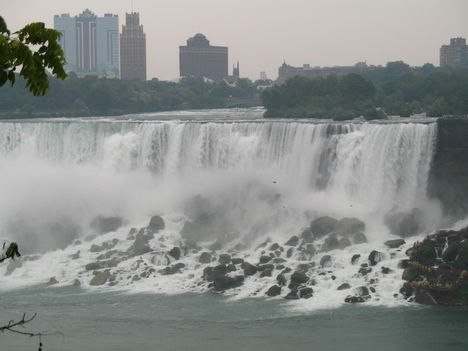 Niagara "a mennydörgővíz"