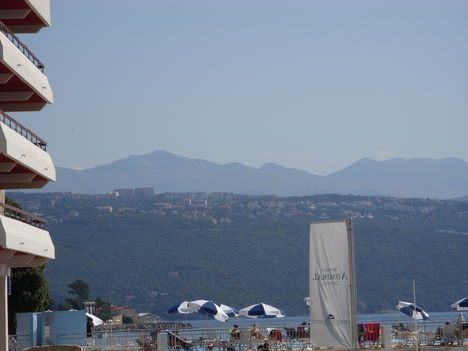 Opatia-háttérben Rijeka