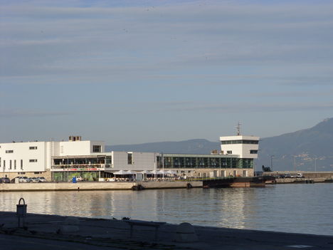 Rijeka kikiötő az irányító központtal
