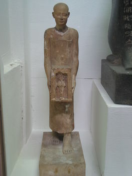 Egyiptomi pap szobra