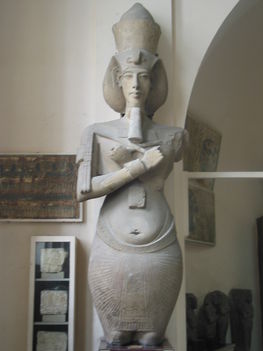 Ehnaton kolosszusa Karnakból