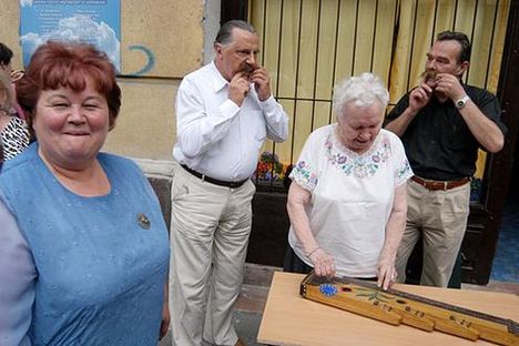 Dáma Erdős Anna a Tisztelet Társasága megalakulásán, mint alapító. Budapest, 2004.