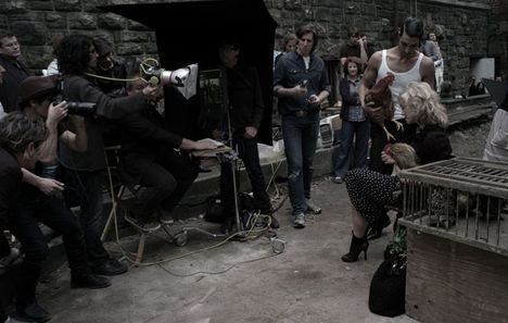 20100714-madonna-dolce-gabbana-fall-winter-campaign-behind-scenes-01