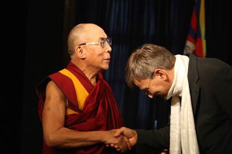 Dalai-Lama Budapest díszpolgára lett