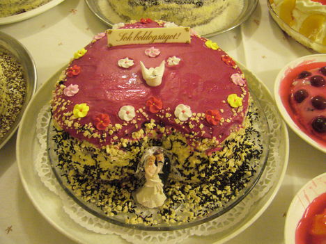 Szivecske menyasszonyi torta