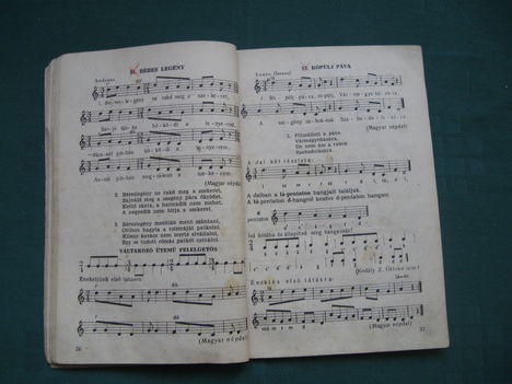 1954-ben kiadott 6.o. énekkönyv