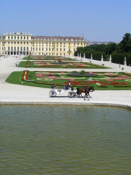 Shönbrunn kastély udvara 610