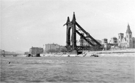 1949 - az Erzsébet-híd maradványa