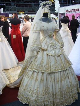 elisabeth esküvői ruhája